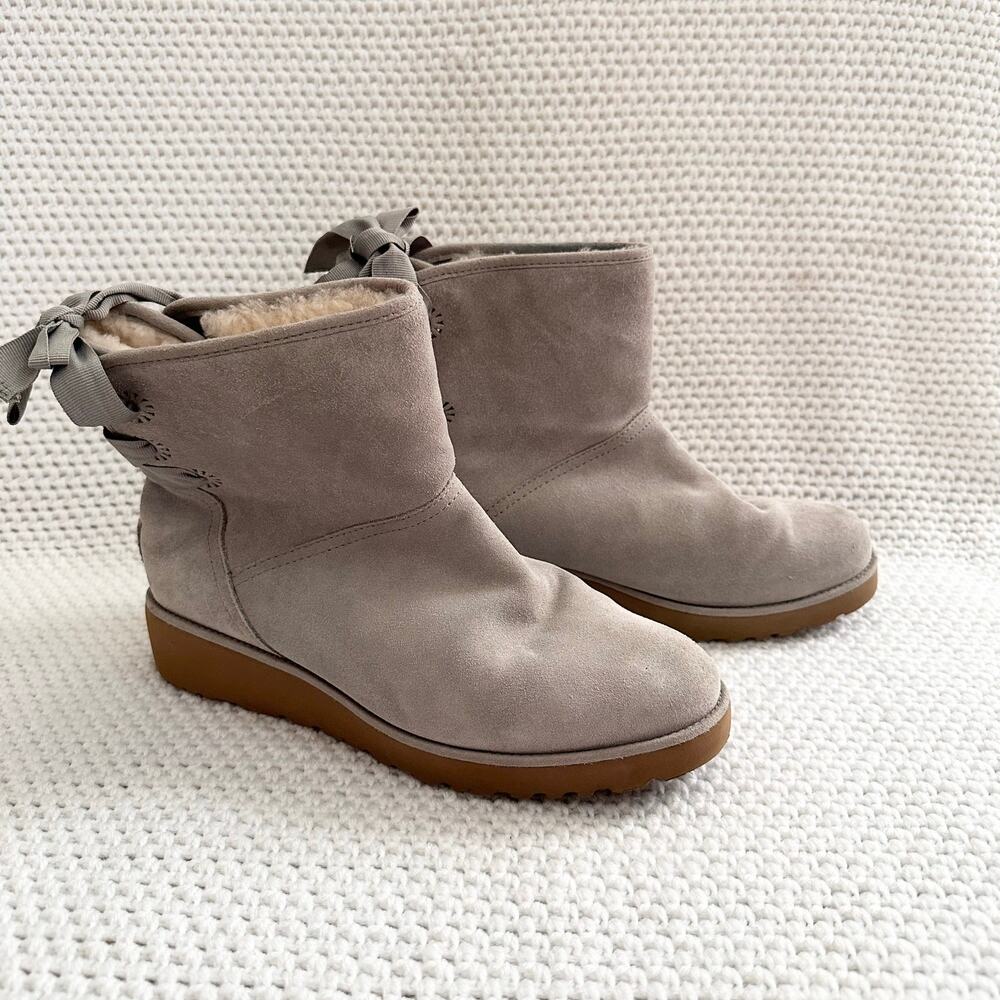 UGG Light Grey Bow Lace Back Drew Perforated Sunshine Ankle Wedge Boots 8.5